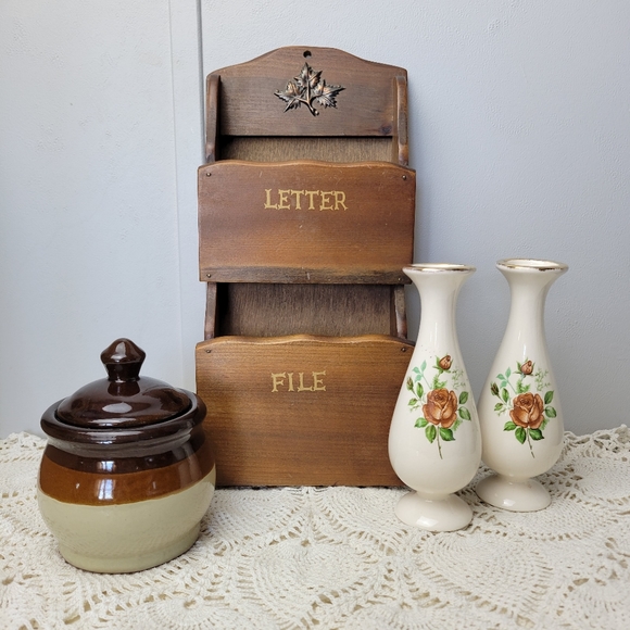 Vintage Decor Bundle Crock Letter Holder Vases Crochet Doilie - Picture 16 of 16